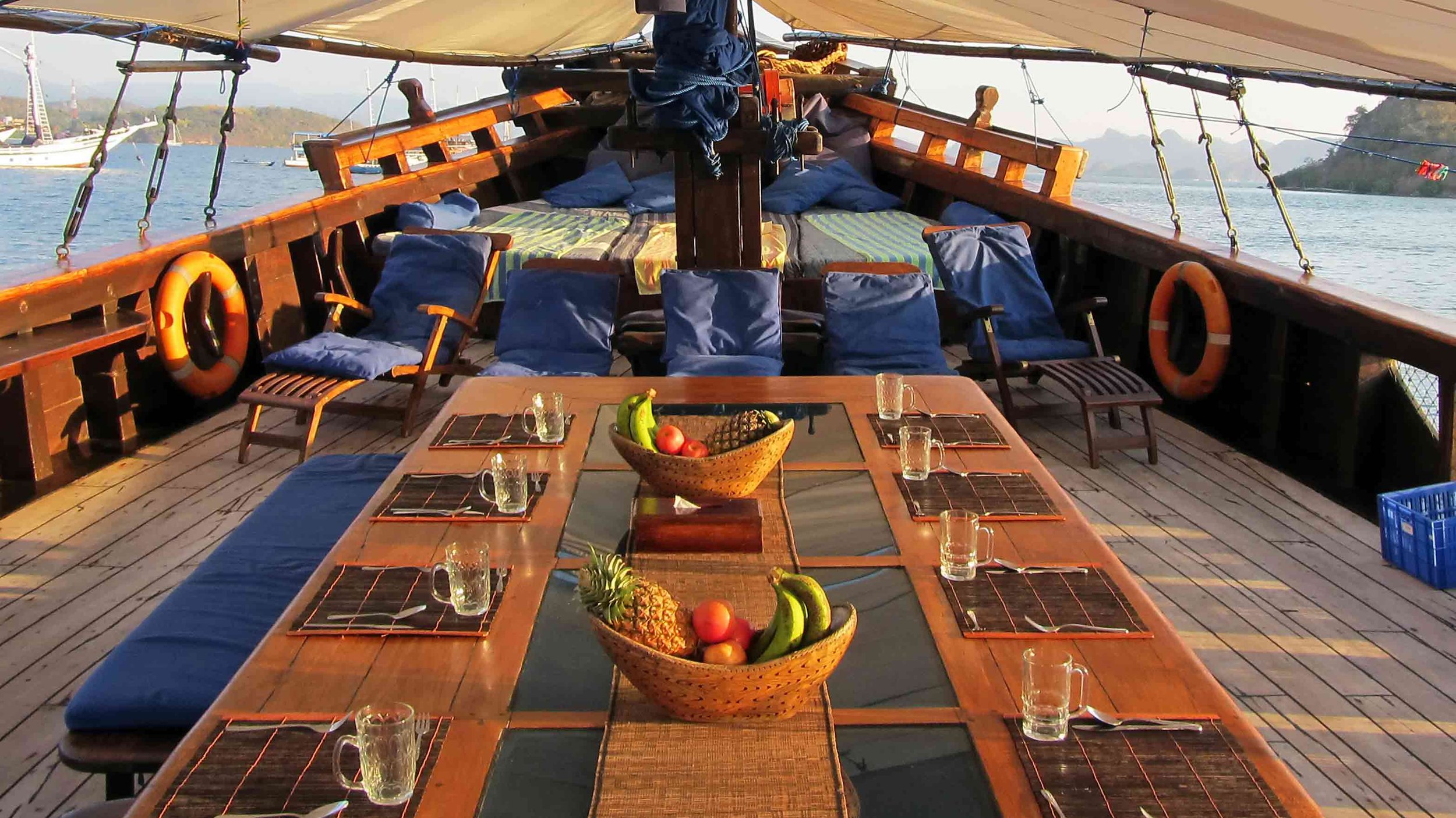 Quality Komodo liveaboard alfresco dining