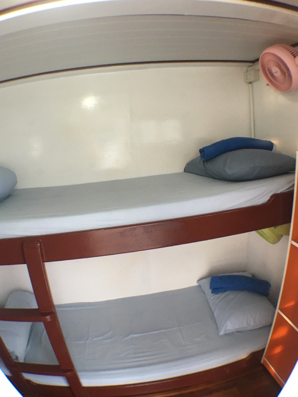 Manta Queen V Twin Bed Non Ensuite