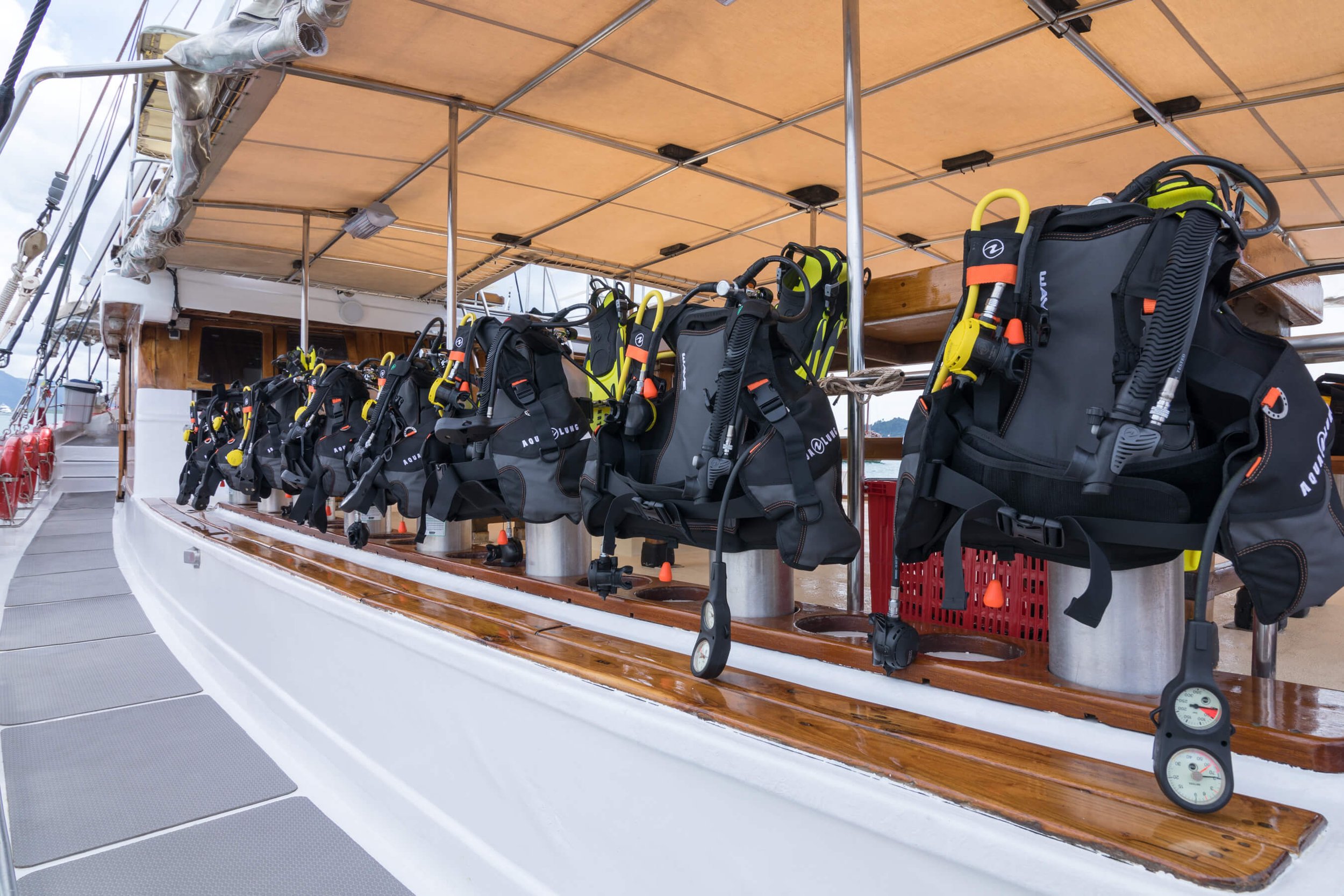 Premium Myanmar liveaboard dive deck