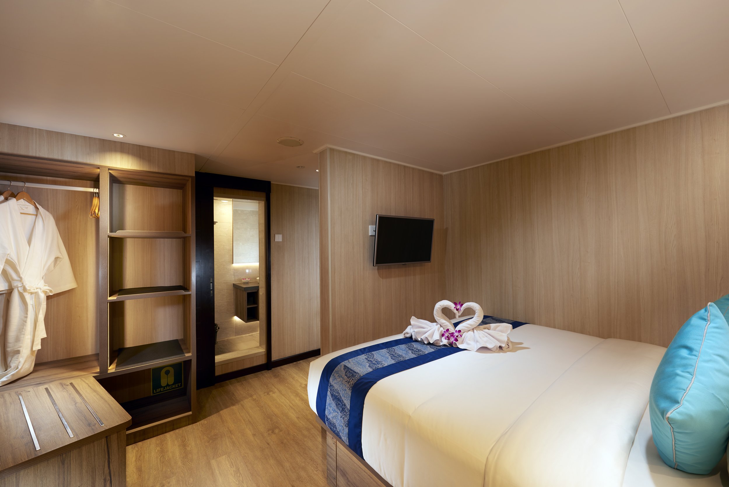 Lower Deck Double Ensuite Cabin