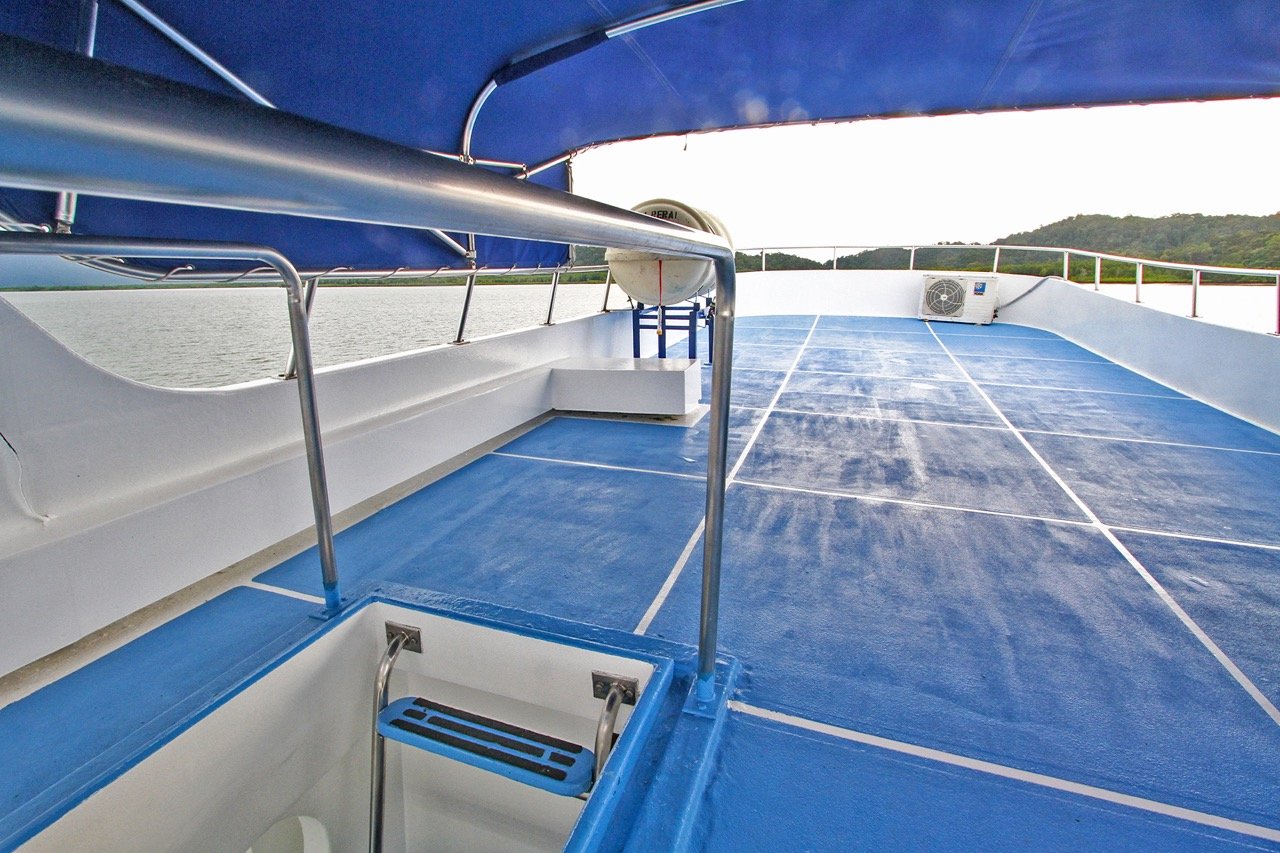 Bargain Richelieu liveaboard sun deck