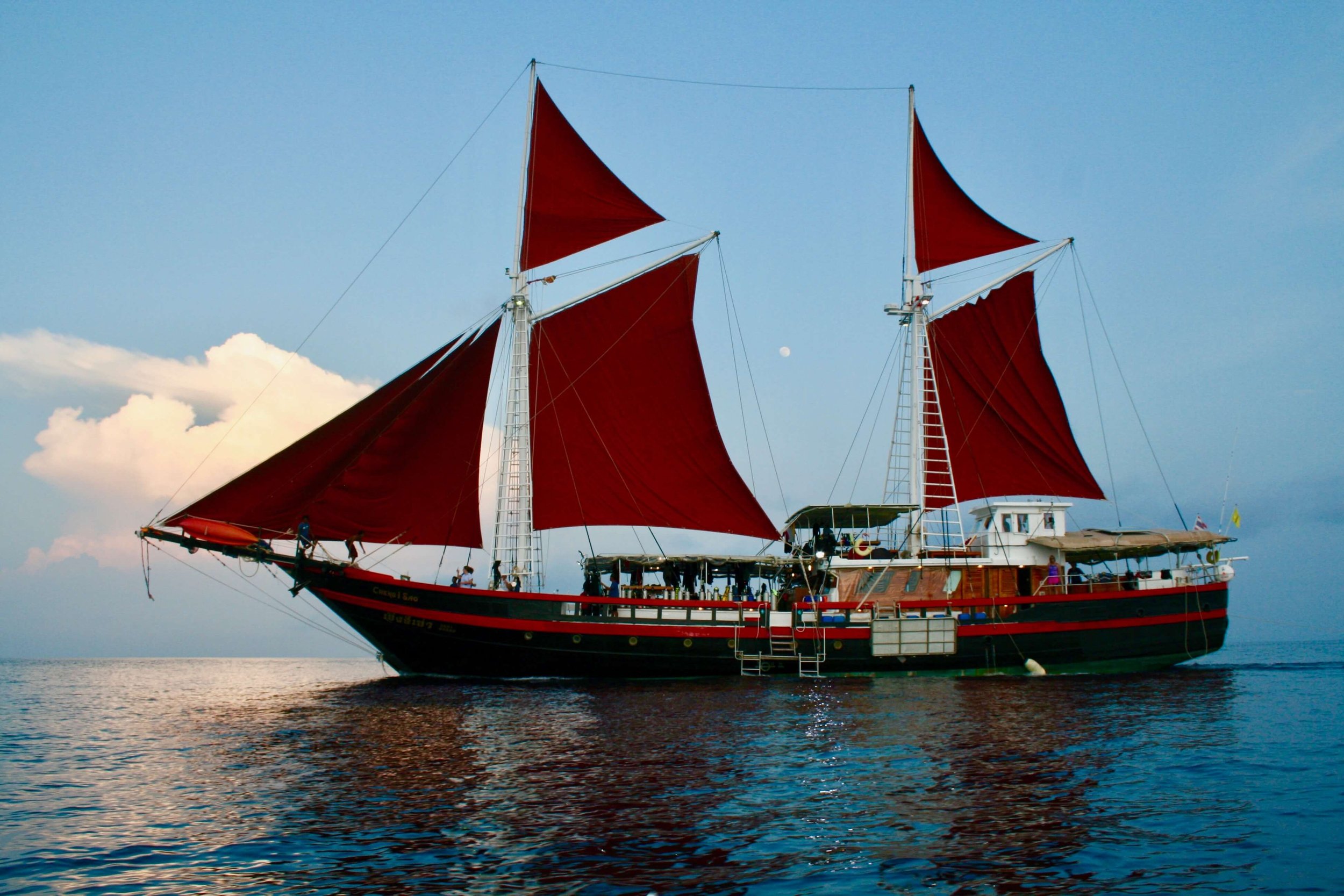 Phinisi high class Thailand liveaboard