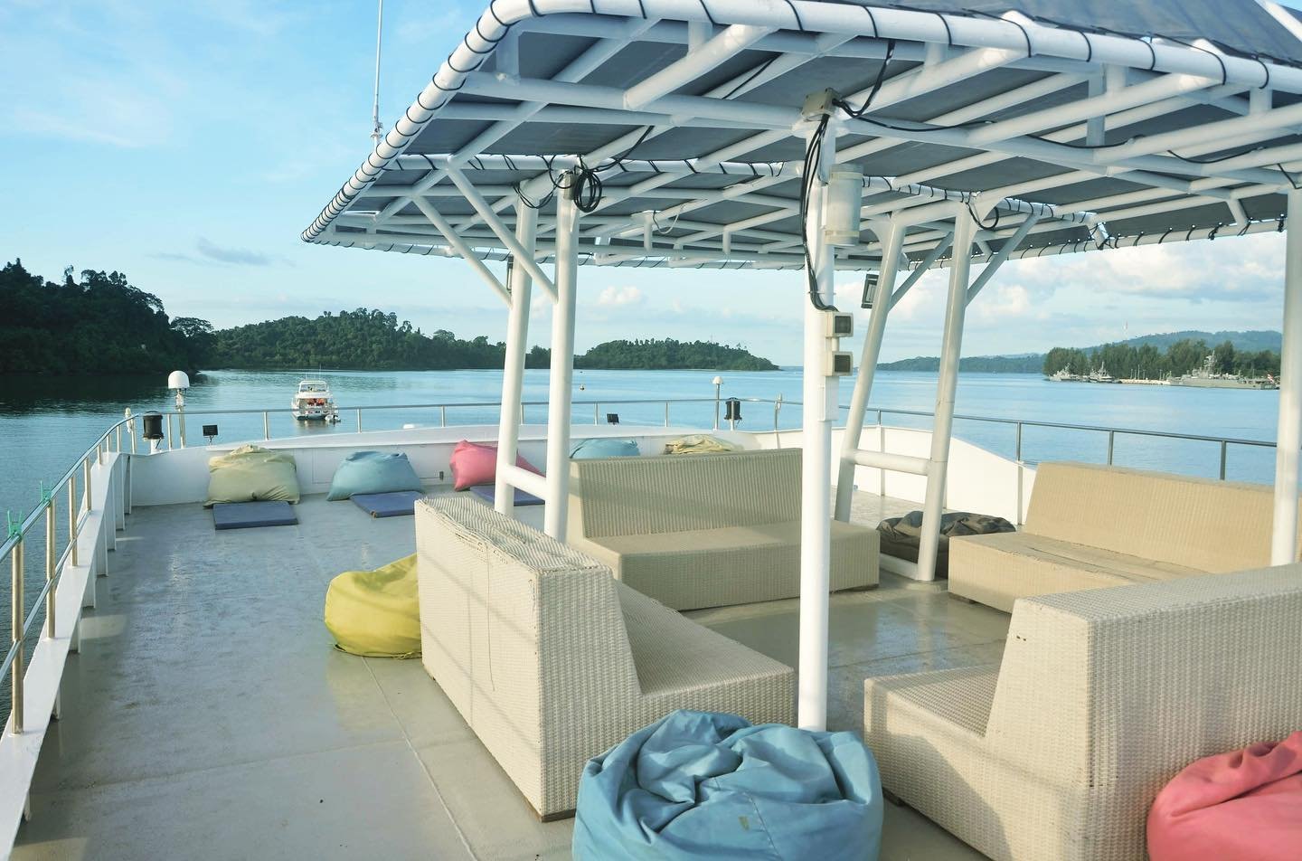 Top Class Similan liveaboard sundeck