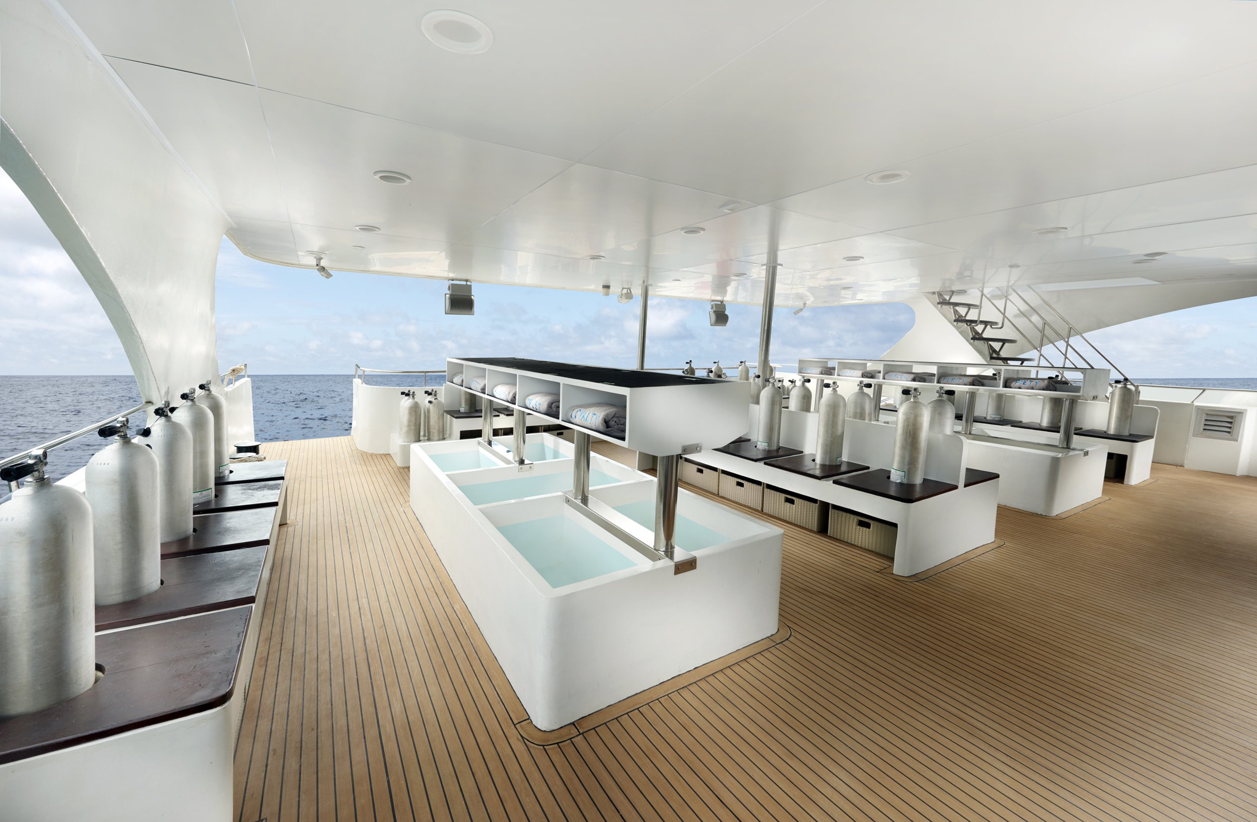 World class liveaboard dive deck
