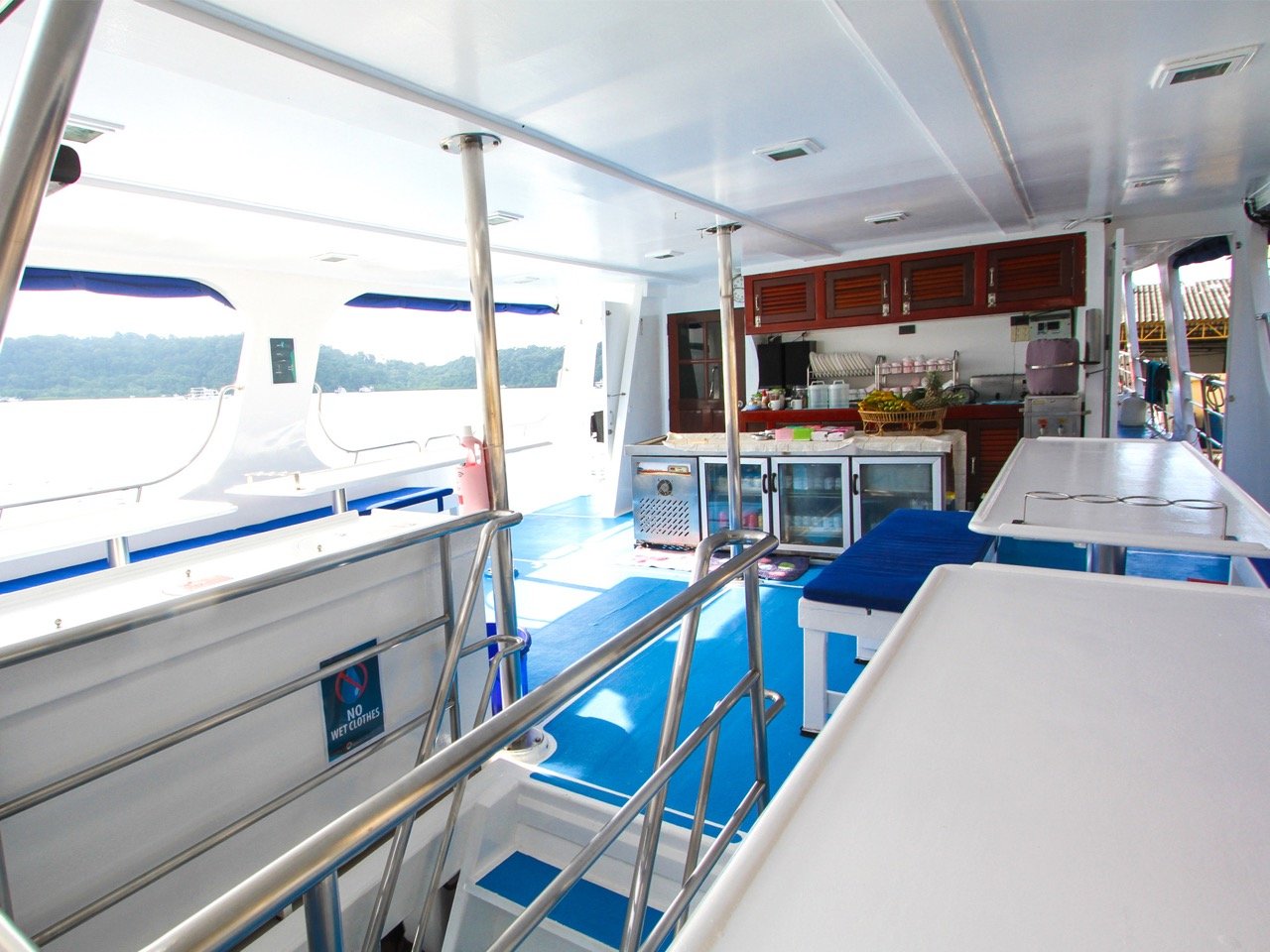 Budget Similan liveaboard alfresco dining