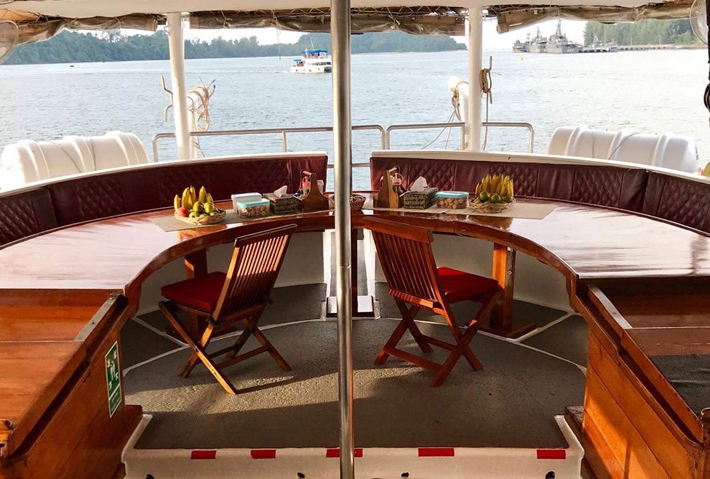 Thailand-Myanmar liveaboard alfresco dining