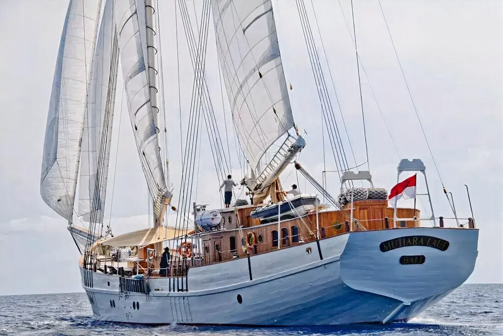 First class Indonesia liveaboard