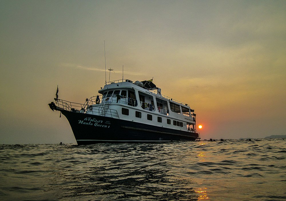 Low cost Similan liveaboard sunset