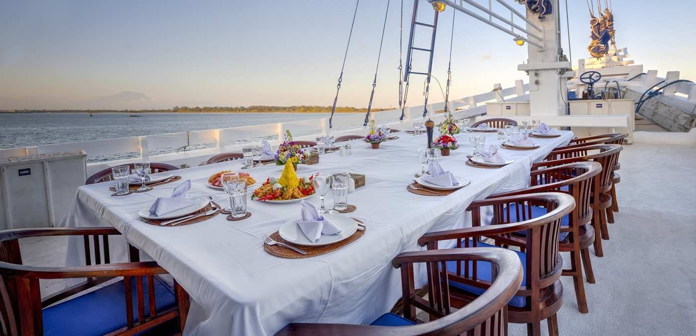 First class liveaboard fine dining