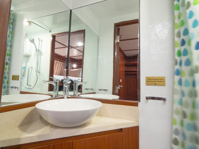 Mermaid II Deluxe Ensuite Bathroom