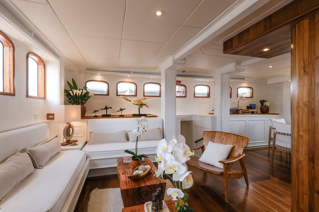 Mutiara Laut world class liveaboard lounge