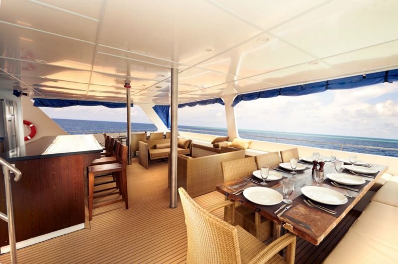 First class liveaboard alfresco dining