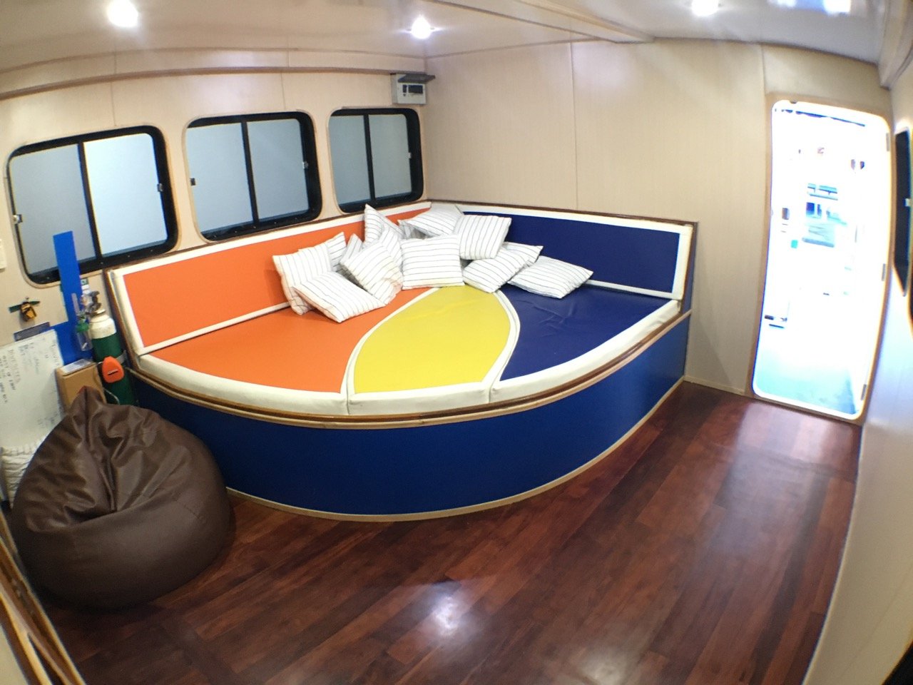 Budget friendly Similan liveaboard saloon