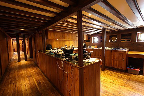 Exclusive Indonesia liveaboard camera room