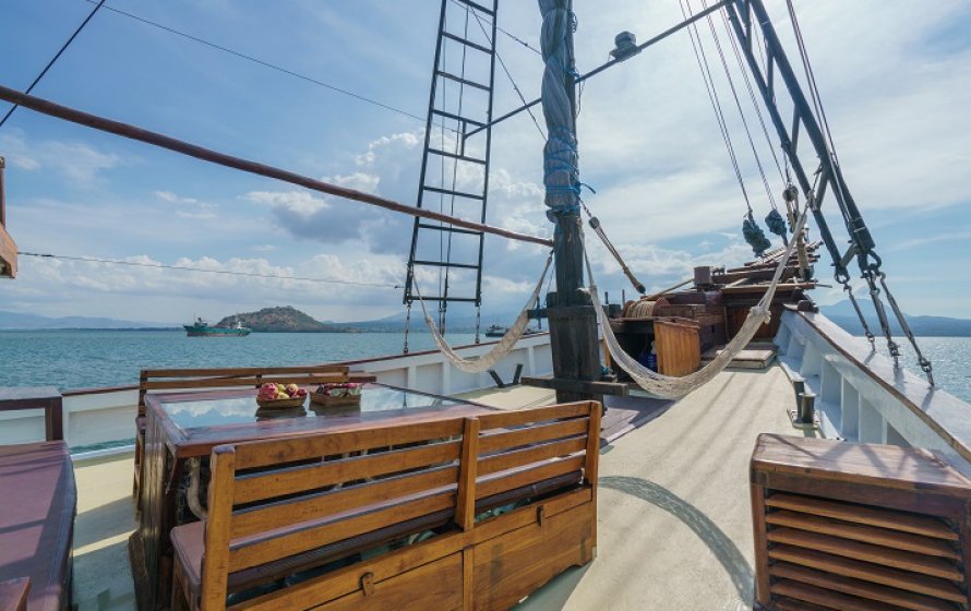 Budget friendly liveaboard main deck