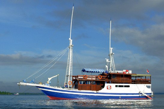 Putri Papua economy Indonesia liveaboard