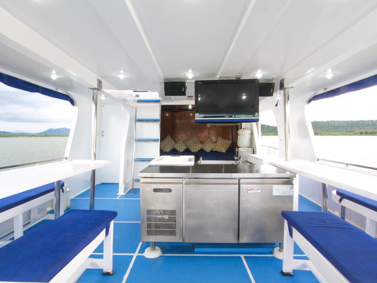 Good value Richelieu liveaboard dining