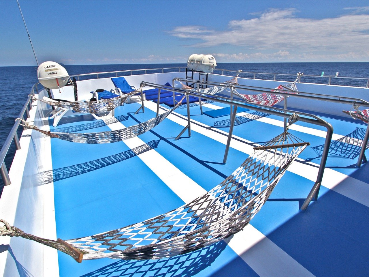 Comfortable Similan liveaboard sun deck