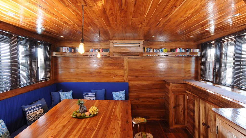 Low cost Komodo liveaboard saloon