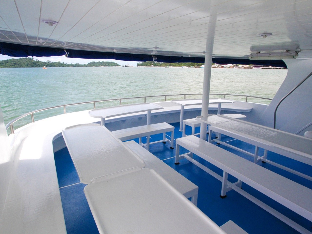 Affordable Thailand liveaboard alfresco dining