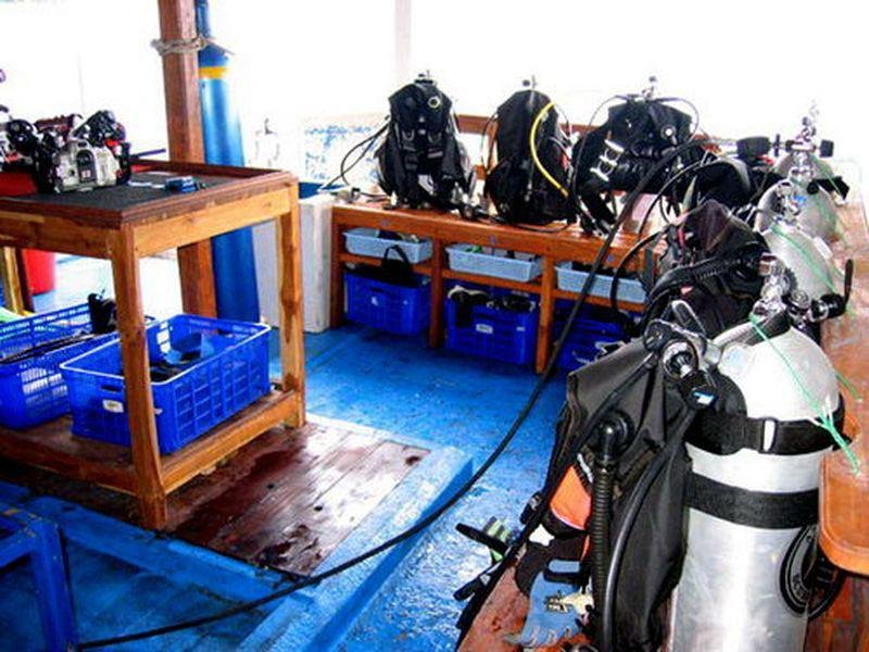 Economy class liveaboard dive deck