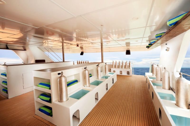 Top class liveaboard dive deck