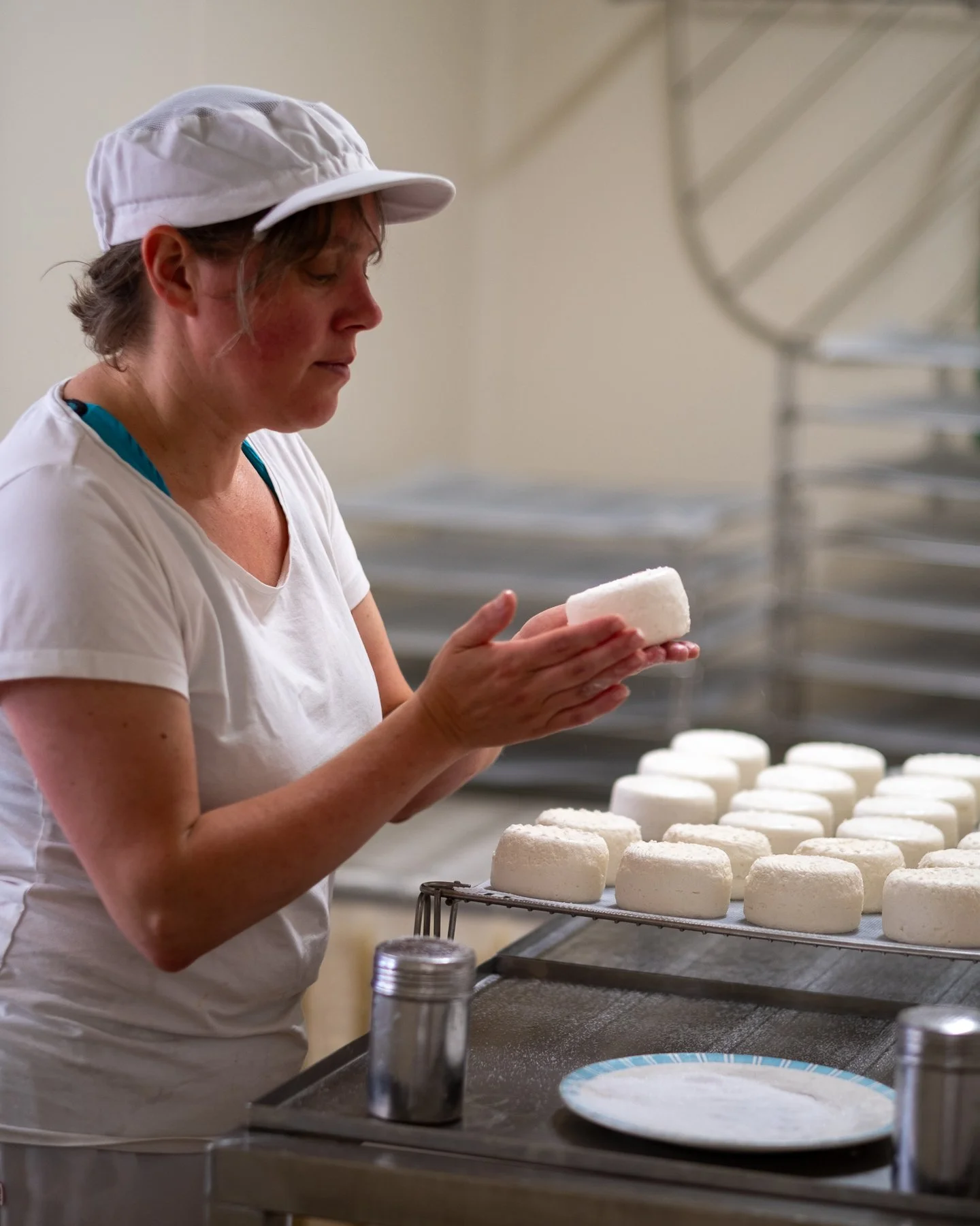 Onze Cyriel wordt zorgzaam gezouten en dat proef je. #kaasambacht #karditsel