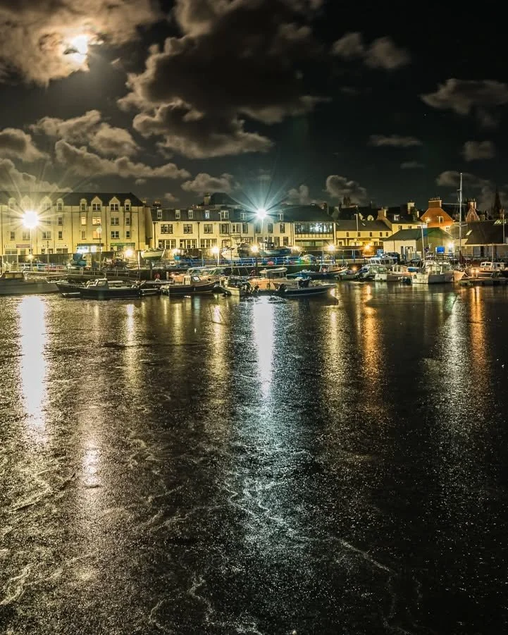 Frozen Stornoway.
It was freaking cold night.
#Stornoway
#outerhebrides
#pentax
#nightphotography
#scotland
#throwbacktime
