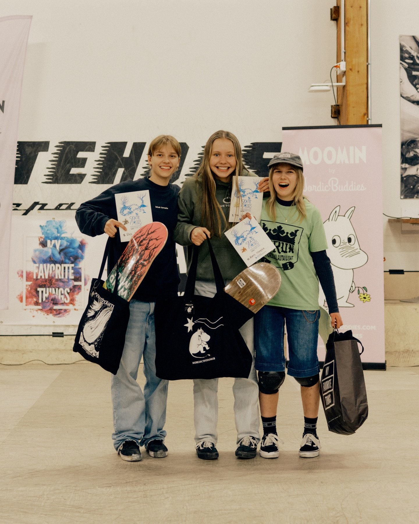 Skate SM 25 Street suomenmestaruuskilpailut on saatu p&auml;&auml;t&ouml;kseen Tampereen Muovitehtaalla ja meill&auml; ilo ja kunnia esitell&auml; teille uudet Street skeittauksen kuninkaat ja kuningattaret. 

👏🏼 Suomen Rullalautaliitto onnittelee 