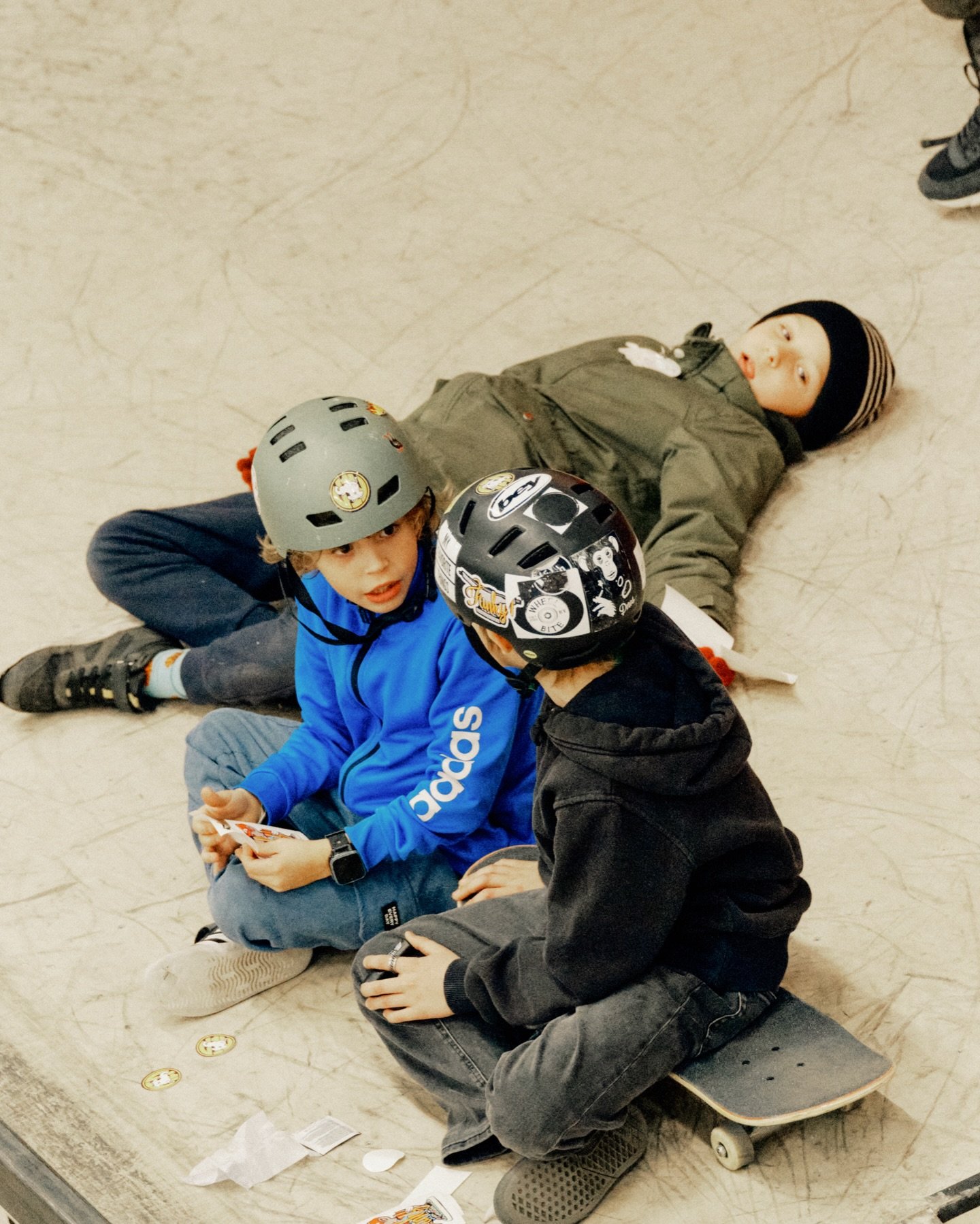 Tampereen viikonlopun yhteydess&auml;, osana Skate SM 25 Street kilpailuja, j&auml;rjestimme uutena kilpailumuotona kolmen hengen Street tiimiskeittauksen suomenmestaruuskilpailut. 

😍 Tiimikilpailun osallistujam&auml;&auml;r&auml; yll&auml;tti meid