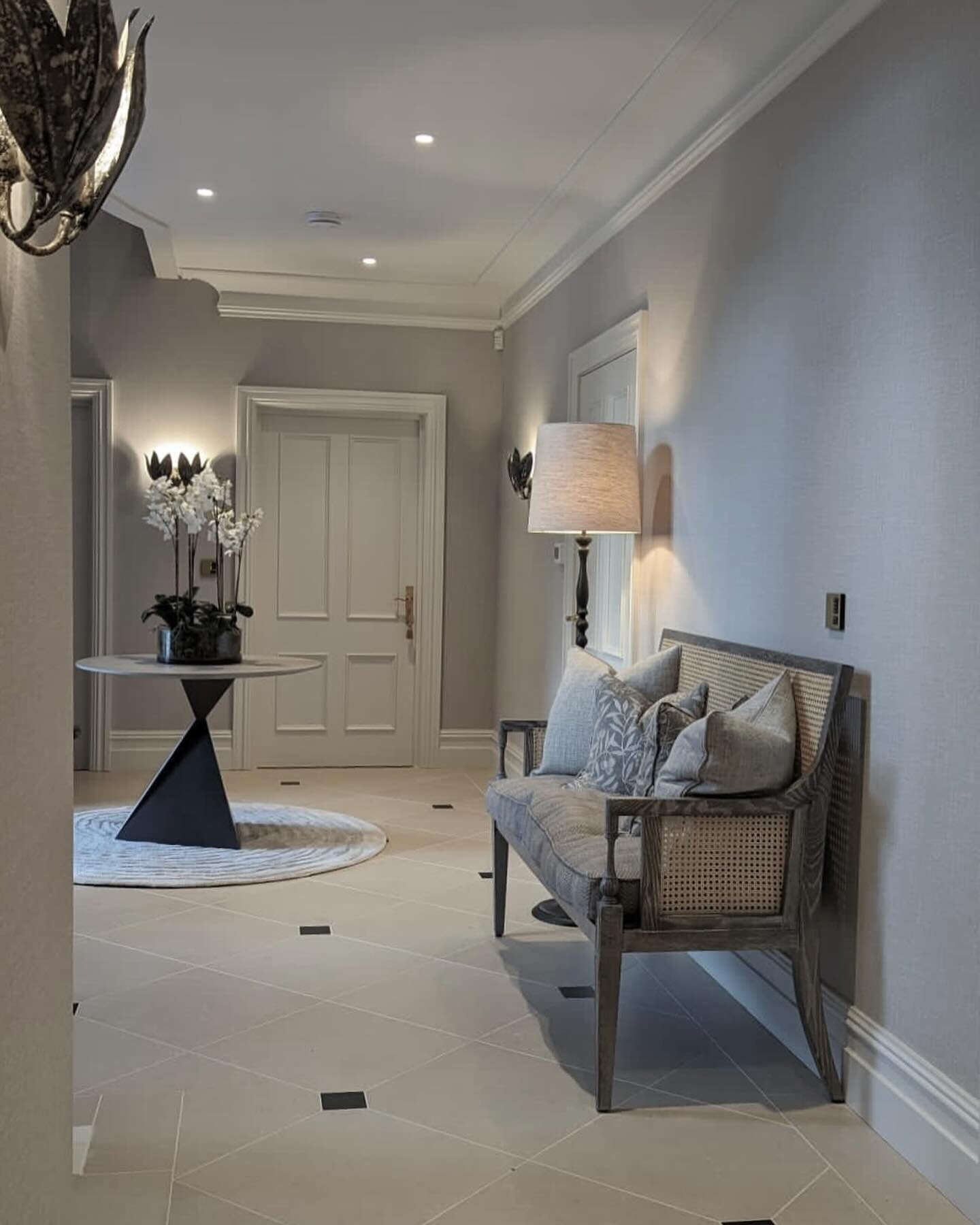 Interior design is all about creating a place to call home; a space to connect to and feel safe in 🖤

Transforming this hallway at a recent project, into a welcoming haven of calm and tranquility, a neutral passageway to other rooms with a grounding