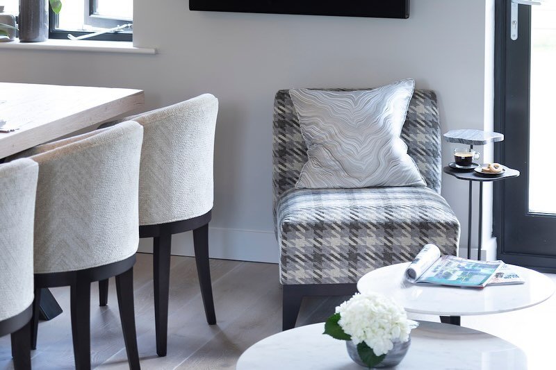 The perfect chair to relax and enjoy a coffee 🖤 and features in this small but hardworking space that has our clients kitchen, dining table with banquette seating and a small sofa to watch TV.  It really is the heart of the home 🖤
We added a mirror