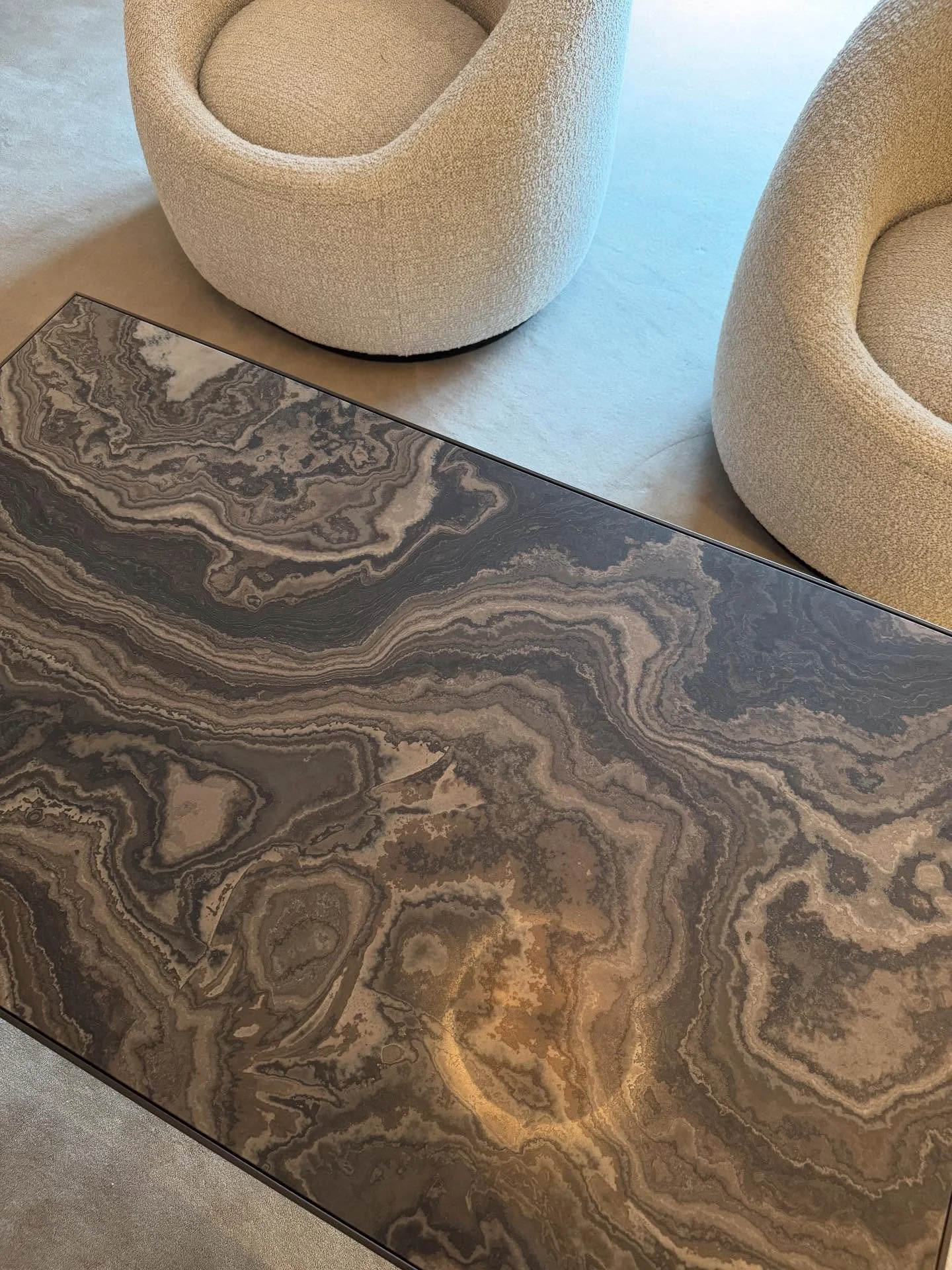 ✨ A moment of quiet luxury ✨ The swirling depth of this marble coffee table anchors the seating area within our principal bedroom suite, paired with sculptural cream boucl&eacute; chairs for soft contrast. A balance of texture, form, and timeless des