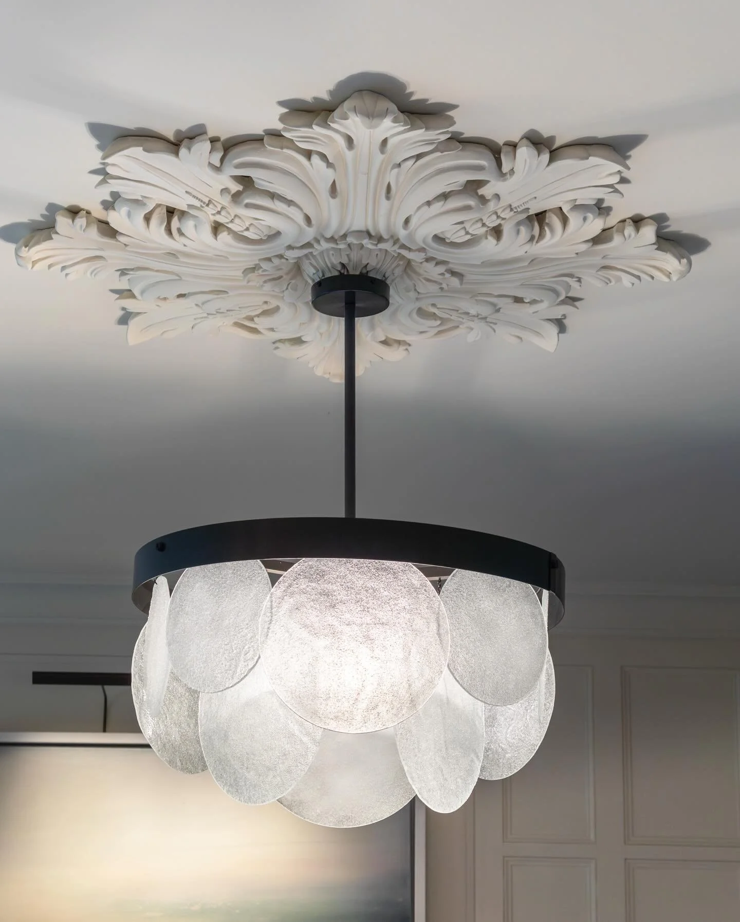 ✨ Sculptural Light ✨ There&rsquo;s something magical about a piece that bridges classic detailing with contemporary artistry. This incredible light fitting &mdash; crafted from sculptural, handmade fritted glass &mdash; brings a soft, luminous textur