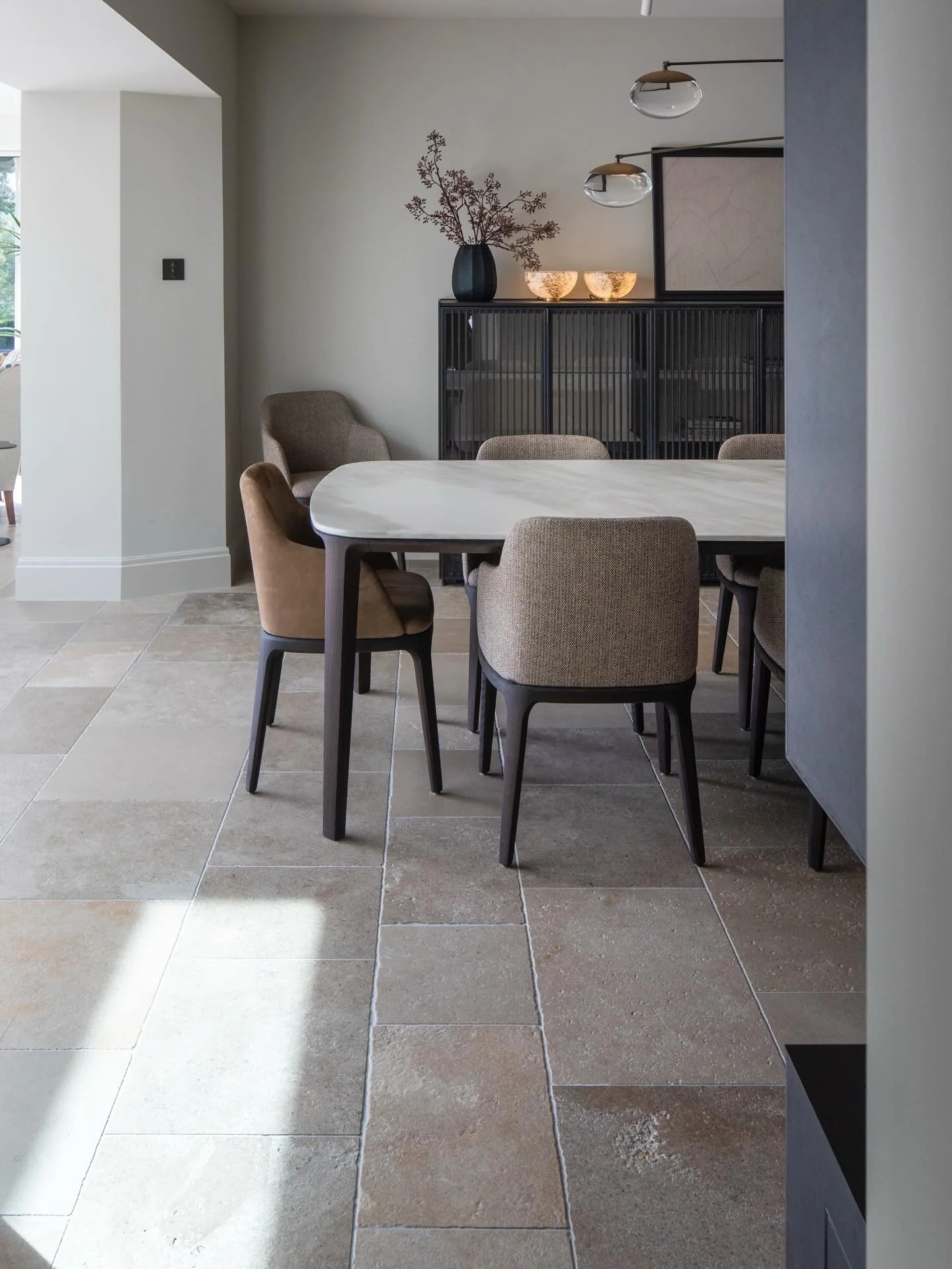 ✨When we returned to photograph this beautiful project the quietness of the house allowed us to experience the calm and luminous atmosphere that our clients enjoy day to day.

✨As we walked through the property, natural light was entering at a low an