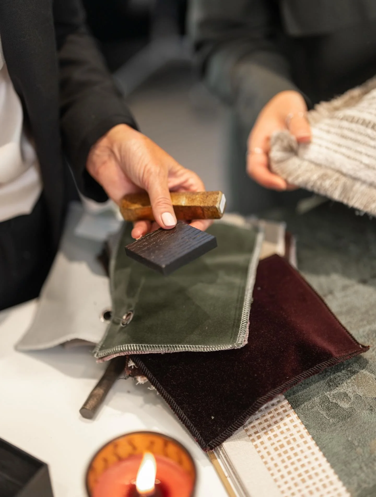 Studio scheming in progress 🤍
Candlelight and layering winter textures; warm timber, metalwork and velvets, all coming together as the palette starts to take shape 🕯️ 

#biidregistereddesigneer #biiddirector #fionawatkinsdesign #inspiringimaginativ
