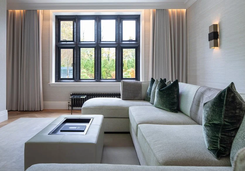 Soft light✨Layered texture ✨Complete immersion
Our clients cinema room was designed as a cocoon - a place to completely switch off and unwind.
A deep, fully upholstered sectional sofa invites you to sink in, while rich velvet cushions add warmth and 