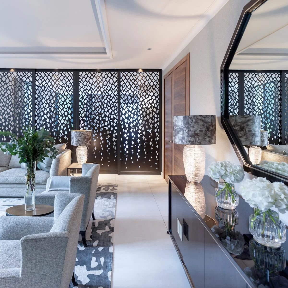 Revisting a project we completed 8 years ago, and these bespoke bronze metal screens still feel as striking and relevant as the day they were installed.
Designed as a flexible divider between the main lounge and kitchen, the screens gave our clients 