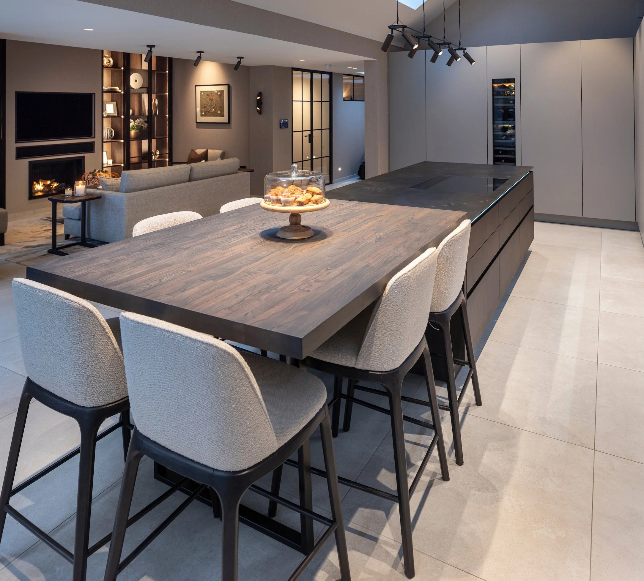 A kitchen designed around a love of cooking, entertaining and bringing people together.

Working alongside our trusted partner, this space makes full use of the incredible height of the apex and the generous length of the room, creating a true cook&r