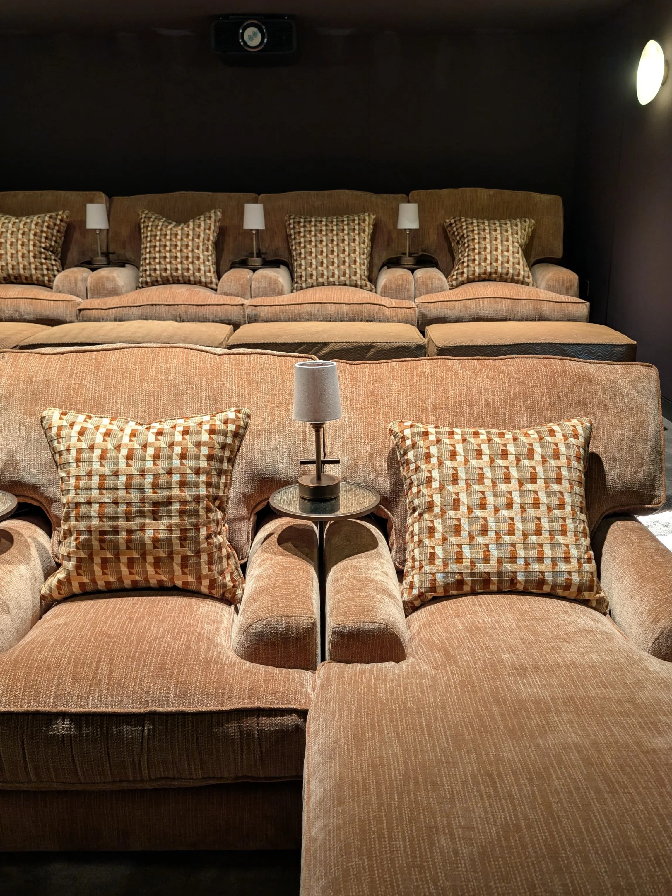 What was once a damp and unused basement has been transformed into a warm and inviting cinema room, designed for the whole family to enjoy ✨
Tactile fabric wall panels with bronze metal trims envelop the space, while stylish lamps between the seats a