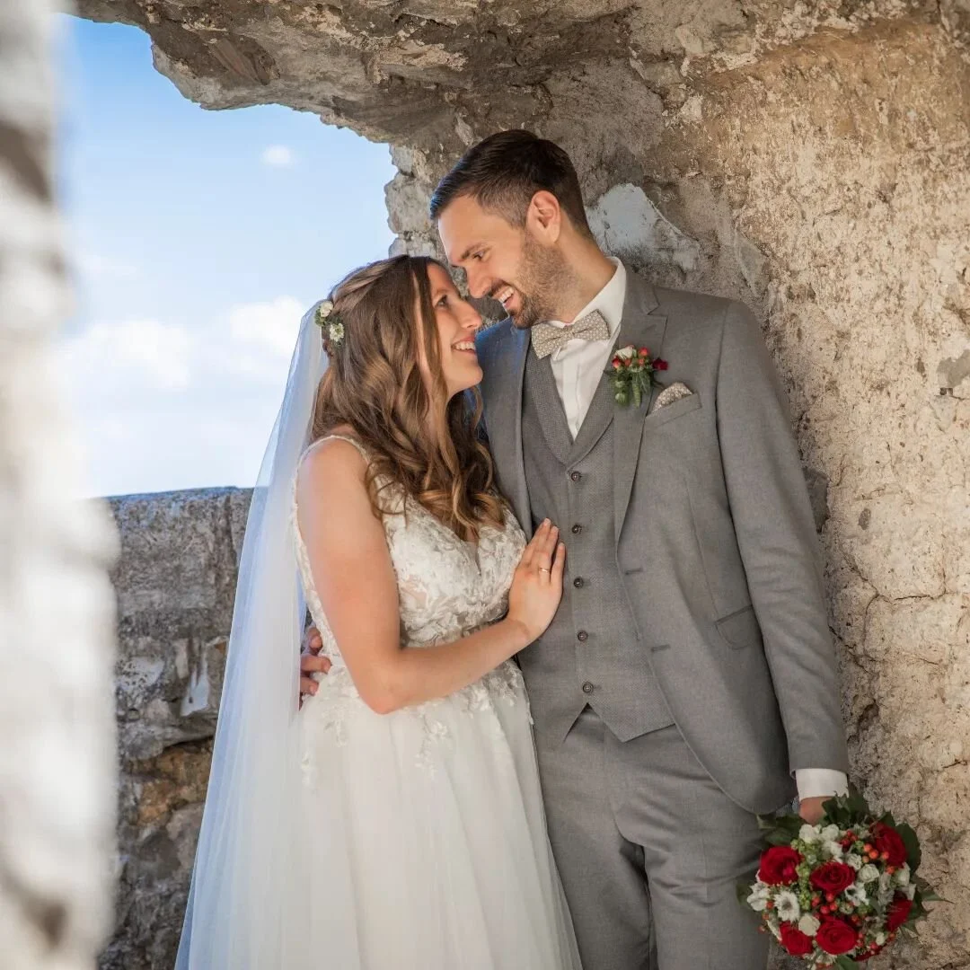 #love #together #wedding #castle #sun #photography #weddingdress #flowers