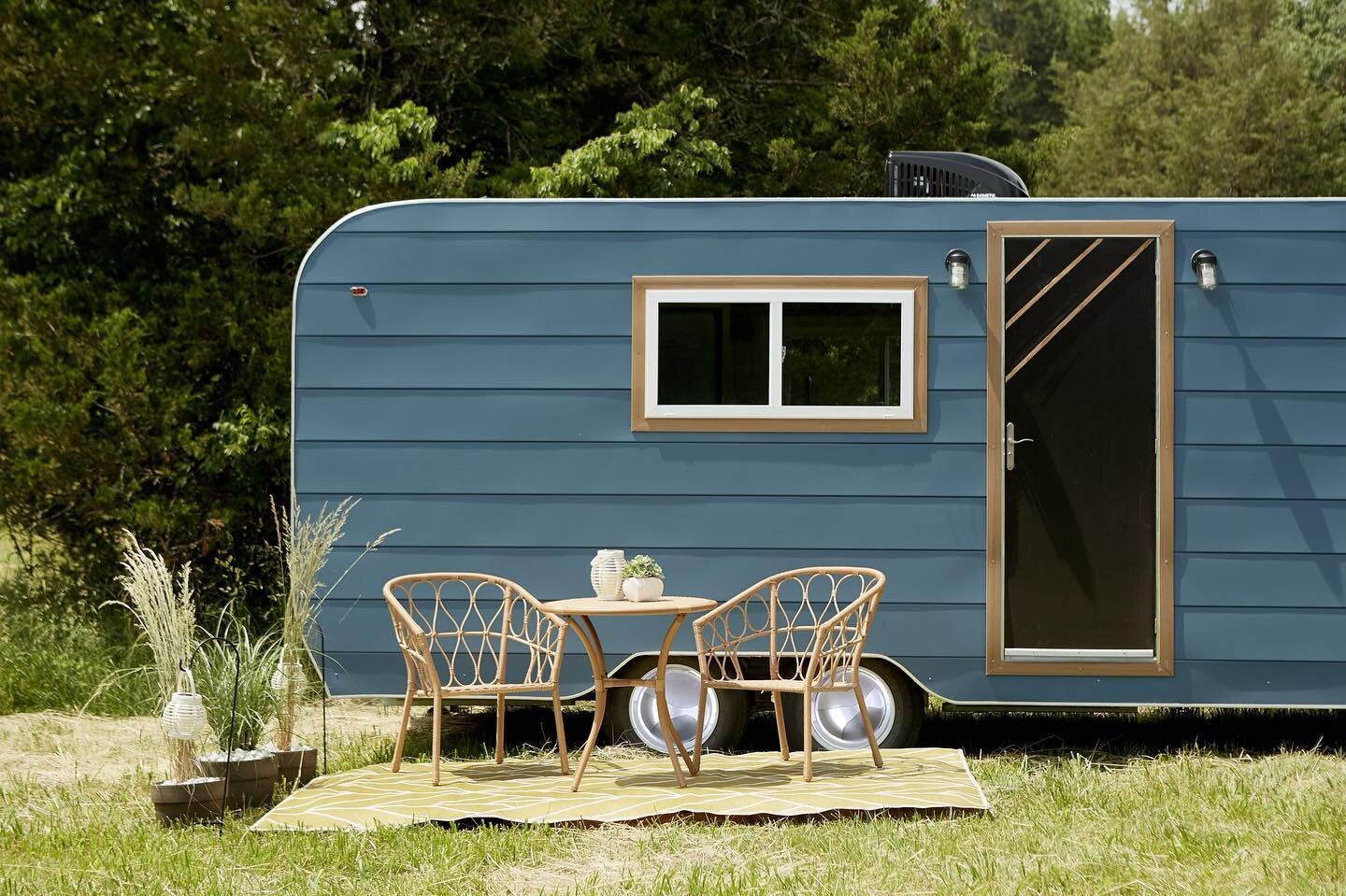 Unique Opportunity: Who wants to go glamping? 

These gorgeous campers from our friends at @pomelo.grove are looking for a new home. They have full bathroom, cozy bed, and eat-in dining. Built by Aero Build!

For more information please contact: erin