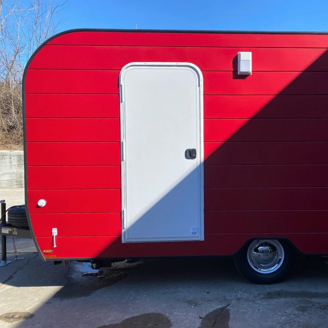 Roll out alert 🔥 We just sent this gorgeous red trailer and its sleek white counterpart off to their new home at one of the dealers in our pilot program @predatortrailer in Papillion, NE! If you&rsquo;ve been wanting to see an Aero Build up close an