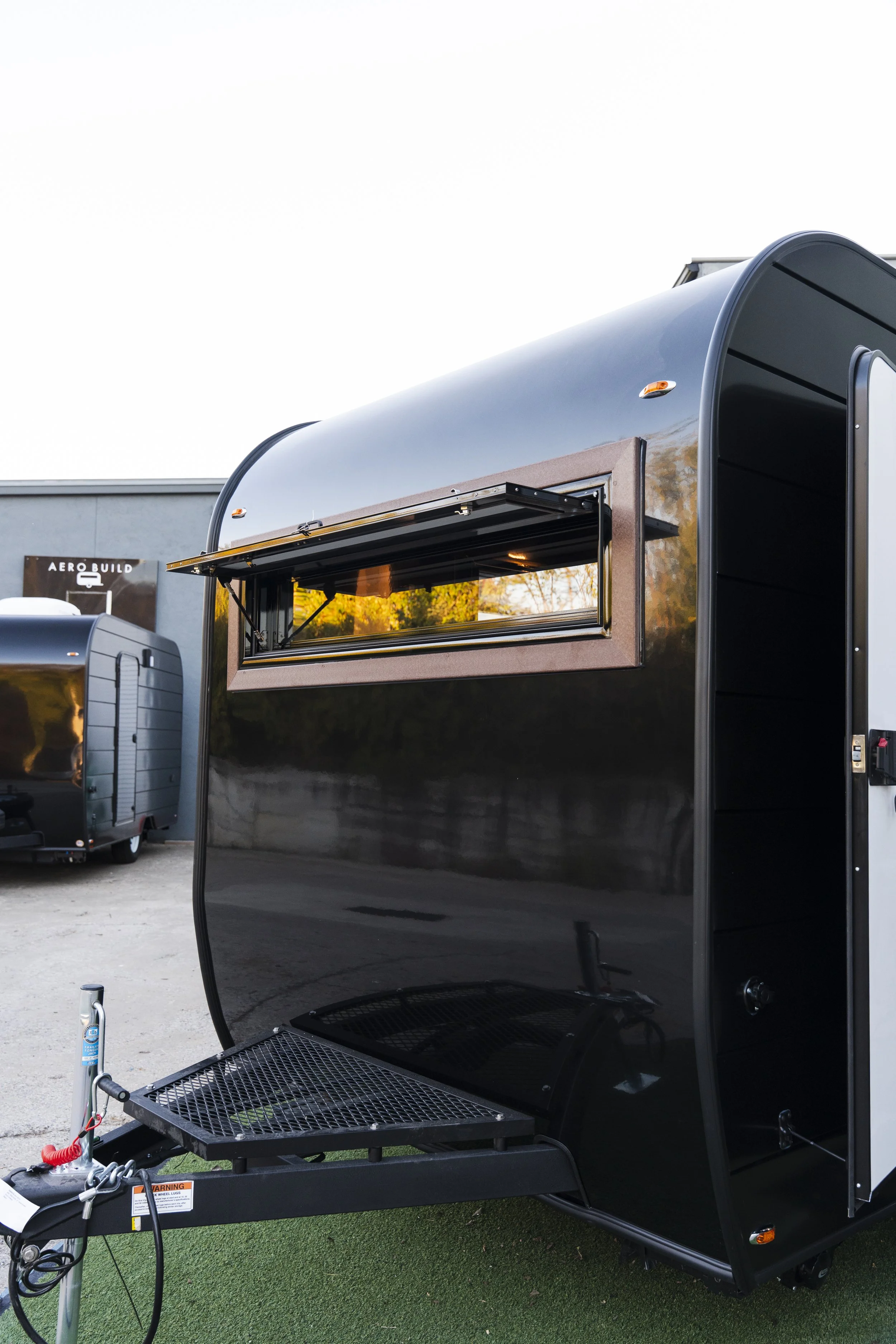 Aero build cigar bar