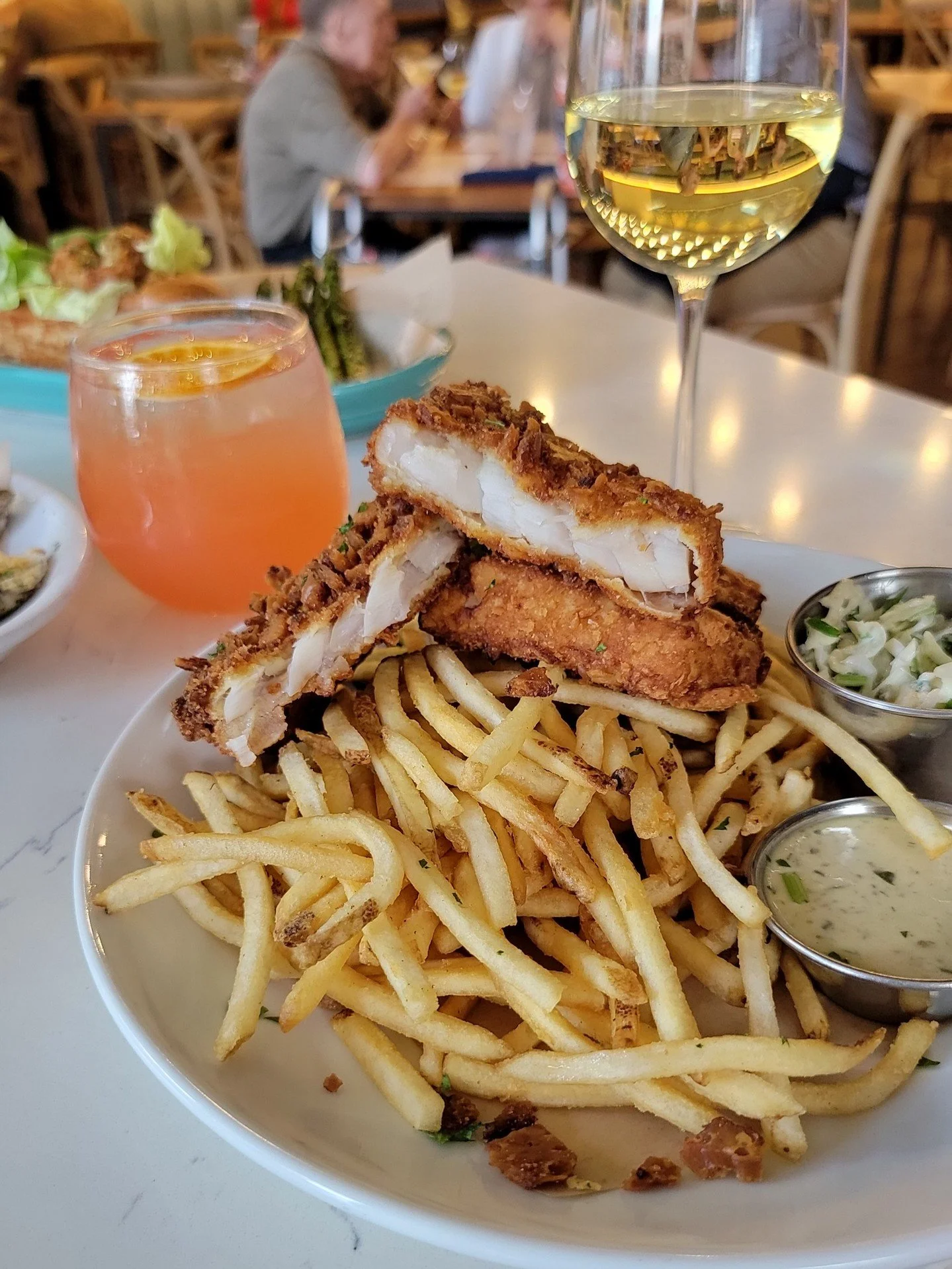 Golden, crispy, and straight from the sea. 🐟 There&rsquo;s nothing quite like Fish &amp; Chips done right light, flaky fish wrapped in a perfectly crisp batter, paired with golden fries that hit every craving. Simple. Comforting. Classic.

Come see 