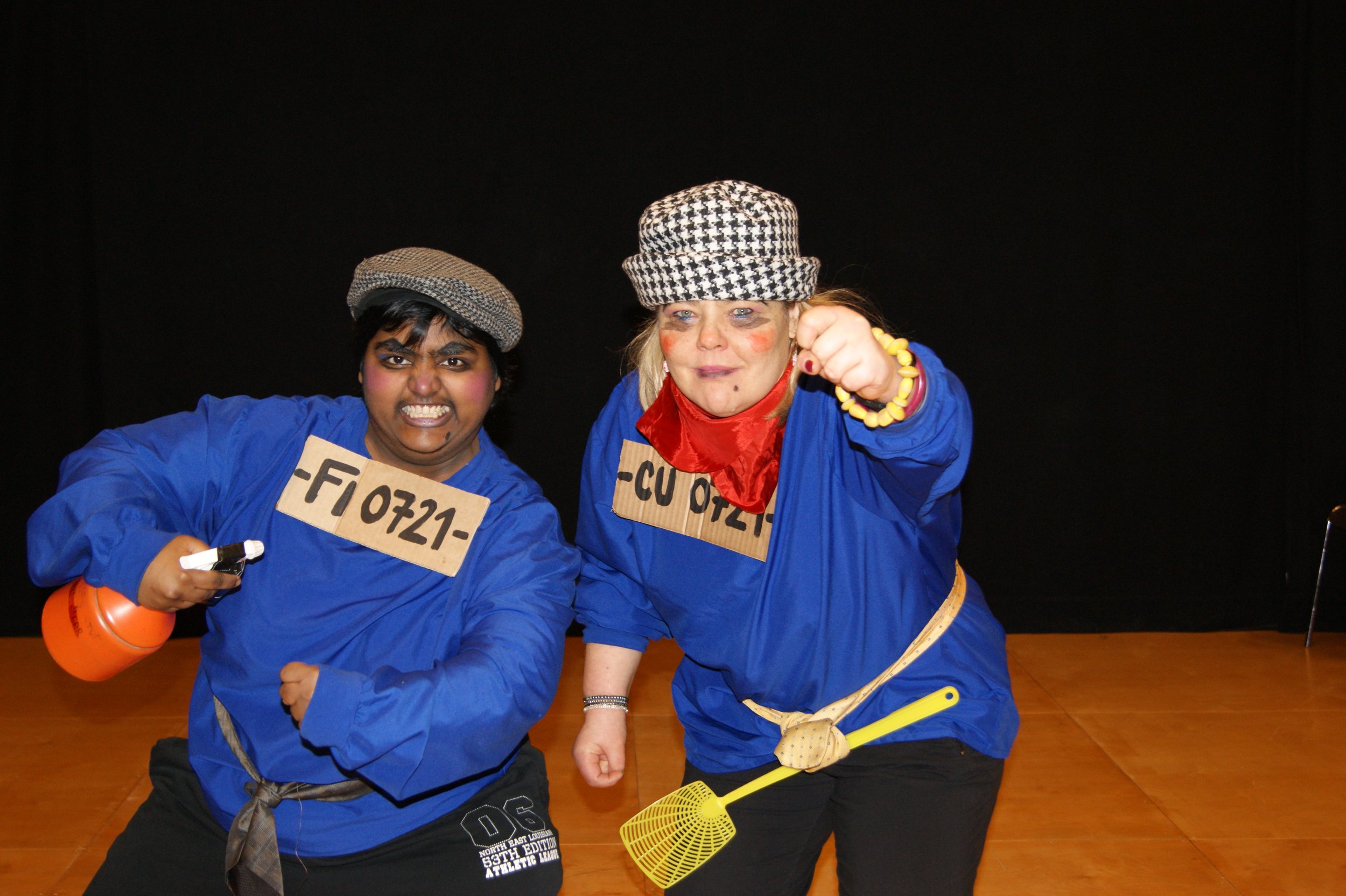 DE L'ÉCRITURE AU SPECTACLE |  avec les résident·e·s d'un centre d'hébergement psychiatrique (Bruxelles/BE) en 2013 - créations collectives de 2011 à 2014