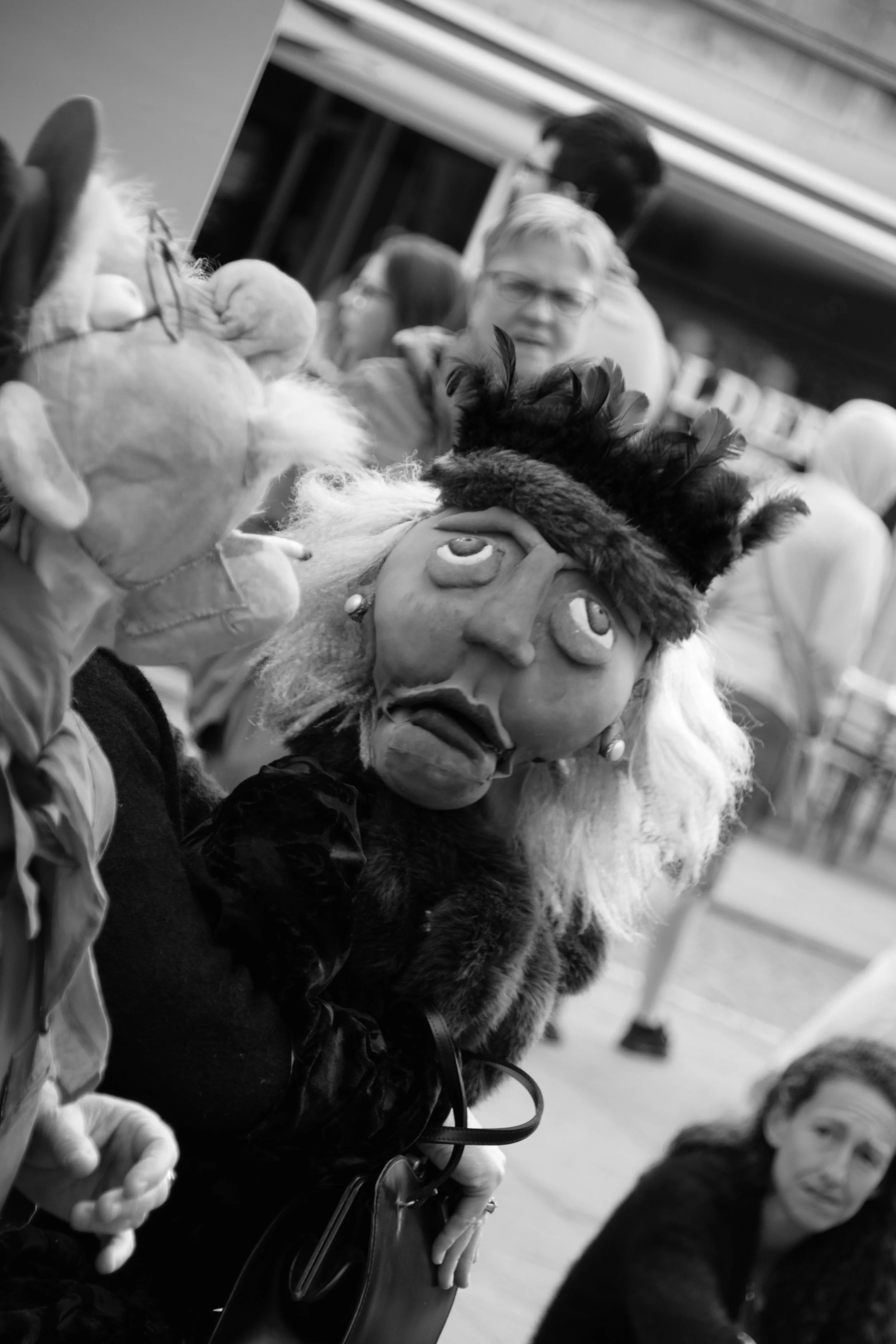 DE LA CONSTRUCTION AU SPECTACLE |  marionnettes portées -
Sortilèges 2017 et 2018 (Ath/BE)