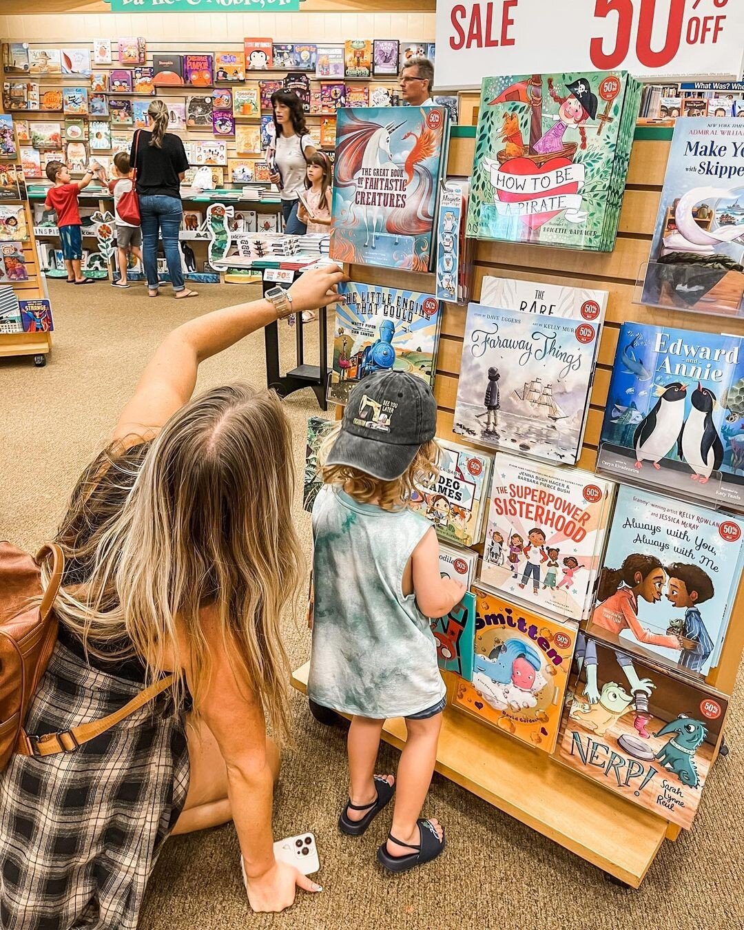 Teaching them young 📚❤️ Visit @bnpga today to add new books to your library! 

📸: @readaf_ckingbook #barnesandnoble #bn #books