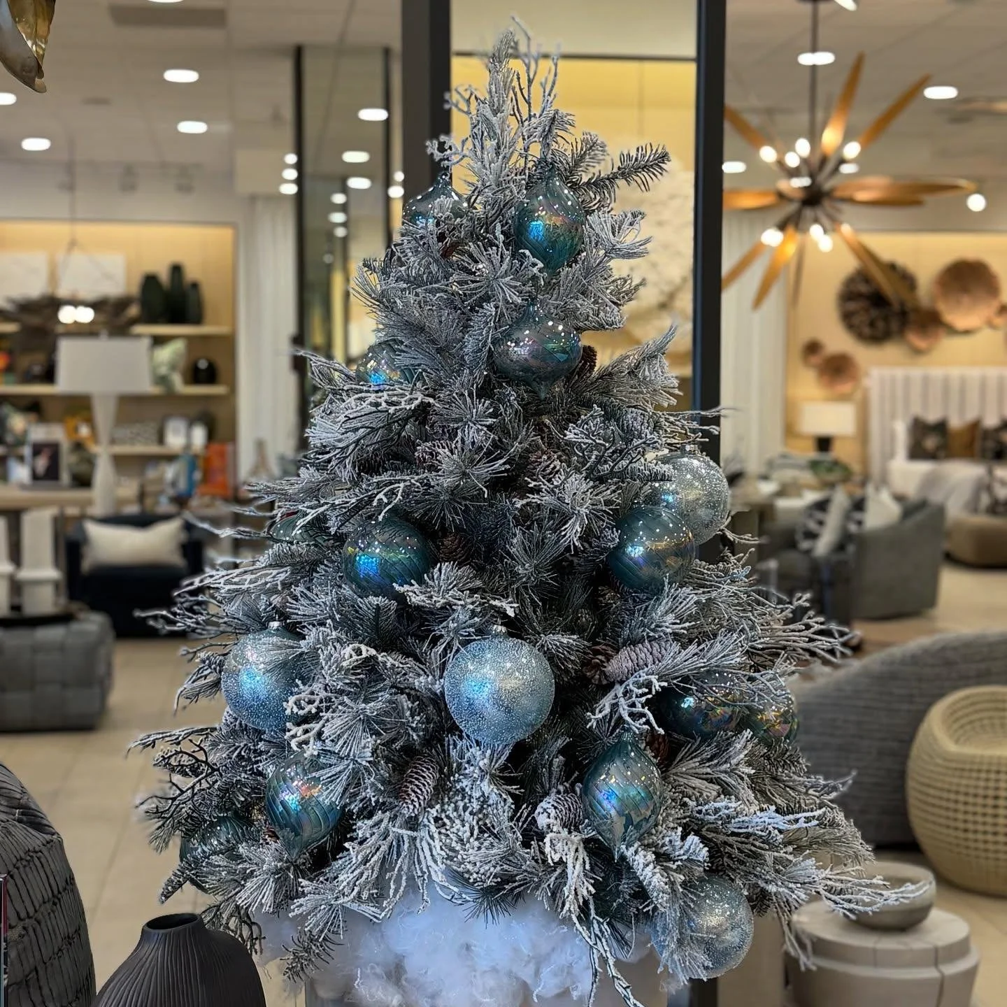 If you&rsquo;re still looking for those last few pieces to make the season feel perfectly cozy, @bungalowpalmbeach has you covered. Stop in and find the touches to that make home feel extra warm this time of year. 🕯️✨
