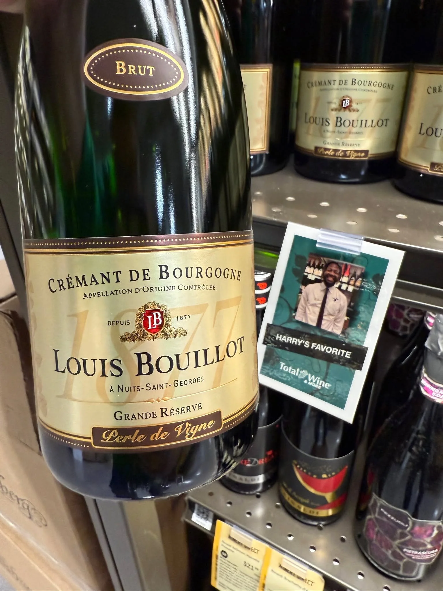 Pop the bubbles, spread the cheer ✨🍾🎁

Sparkling wine is the gift that instantly turns any holiday moment into a celebration&mdash;perfect for hosts, friends, coworkers, and those last-minute &ldquo;I need a great gift right now&rdquo; moments. Fro